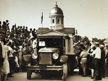 black and white float depicting Vermont State Capitol at opening day parade